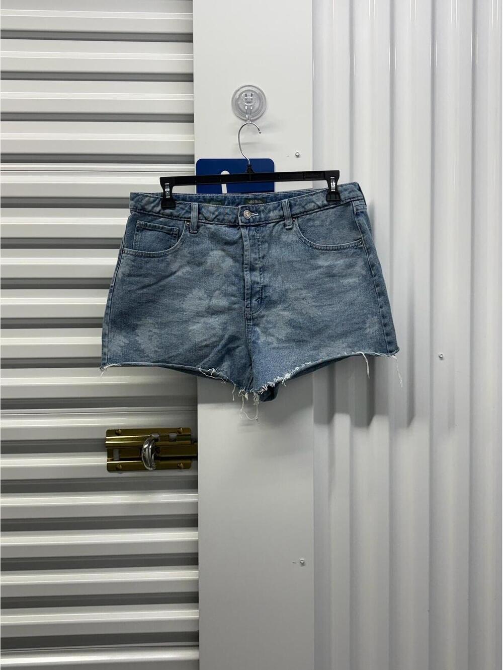 Wild Fable Women’s Size 14 Wild Fable Floral High Rise Cutoff Denim Shorts